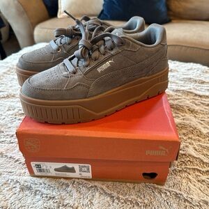 SOLD Women’s Grey Puma Karmen II Idol platform sneakers